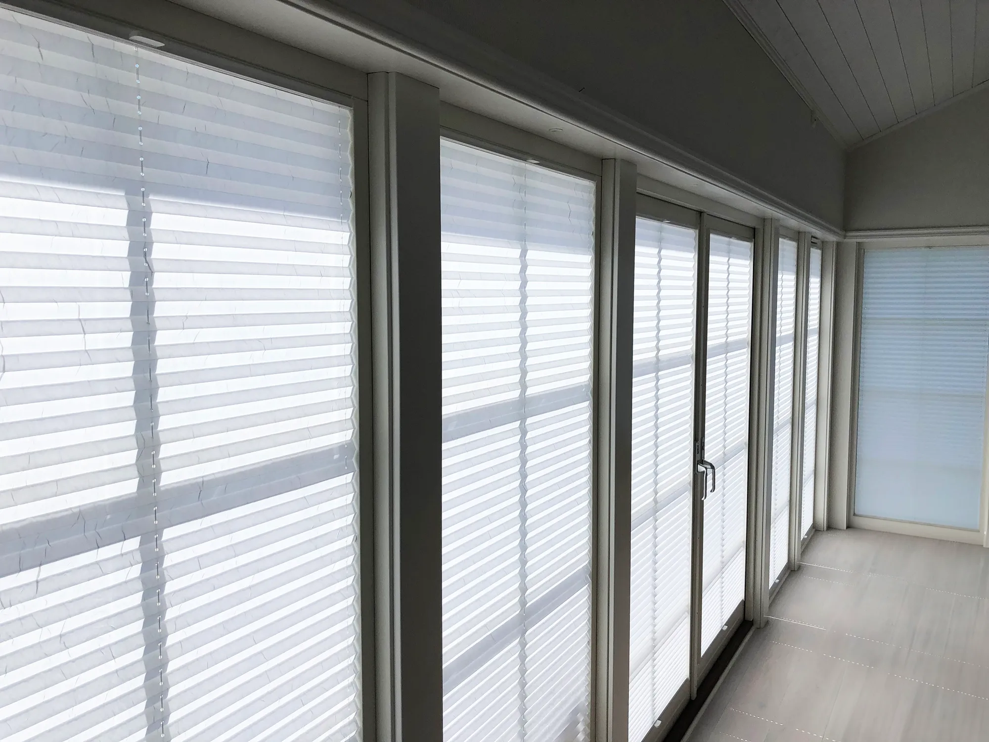 Mer privat. Lika ljust.